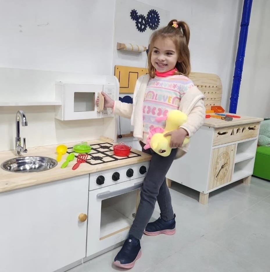 Mini cozinha do espaço kids
